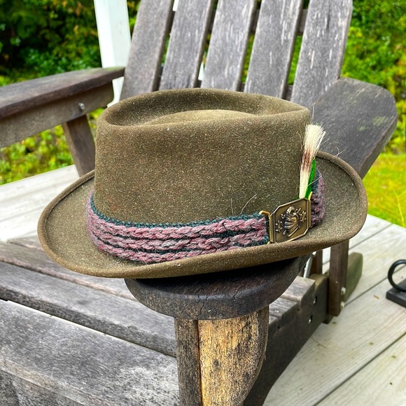 Vintage Other - Vintage Champ brown with brim detail and feathers in your cap felt fedora